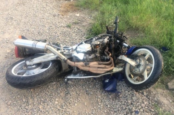 В Динском районе в ДТП с двумя автомобилями погиб 21-летний мотоциклист